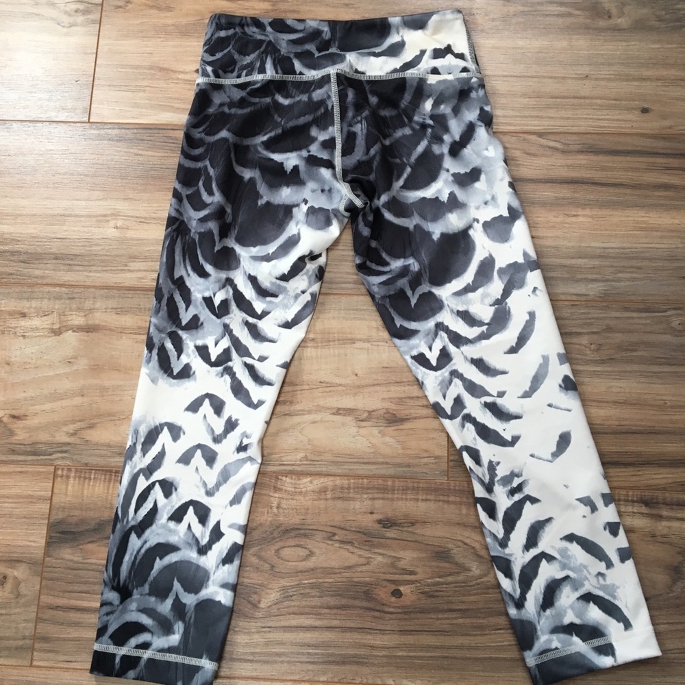 Lululemon crops